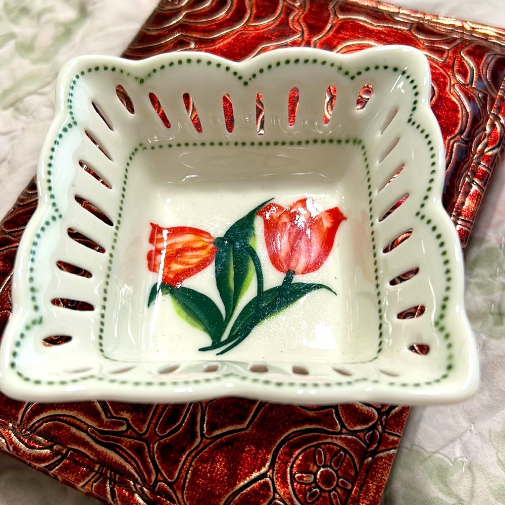 Delft Handpainted Defleur Holland Green & White Flowered Square Dish.